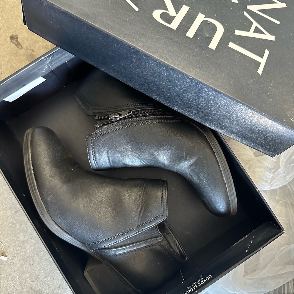 Naturalizee Black Wonda Chelsea Boots